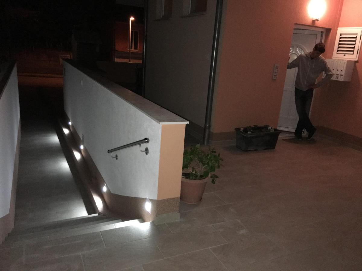 Apartments Mamut Trogir Exterior photo