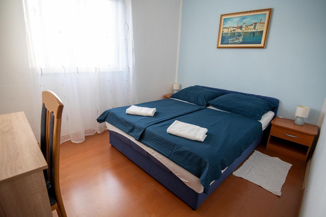 Apartments Mamut Trogir Exterior photo